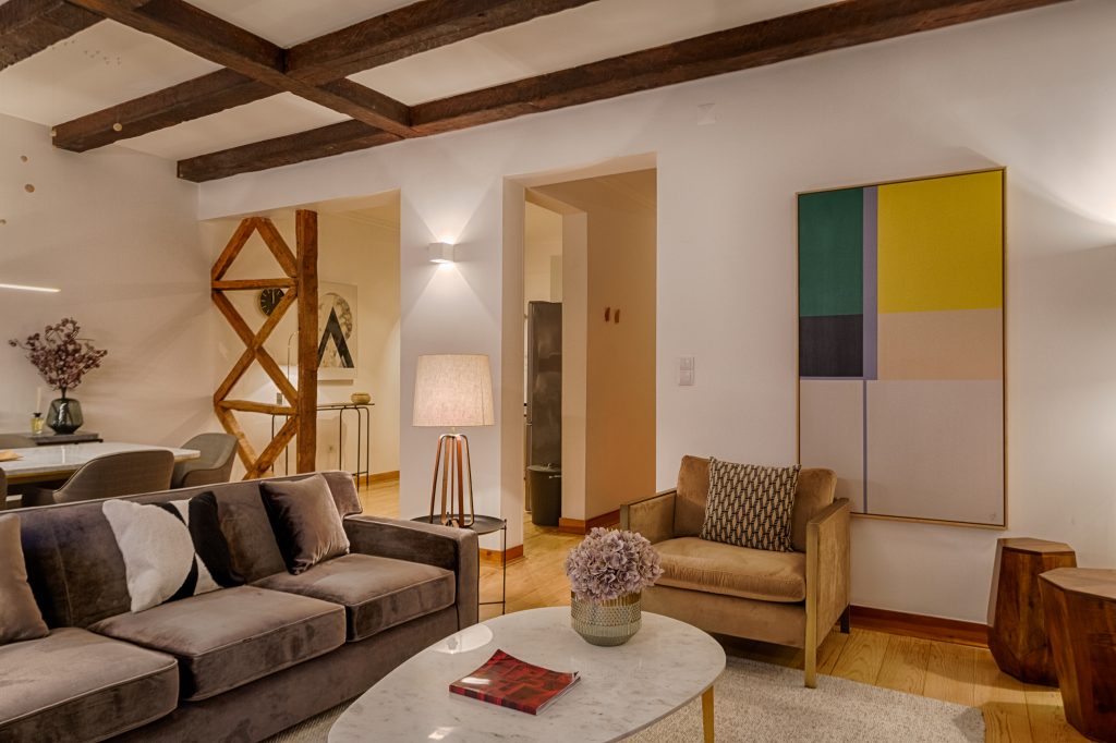 Gem Lisbon Rental Apartment, Master Historical Gem in Chiado, beautiful living room