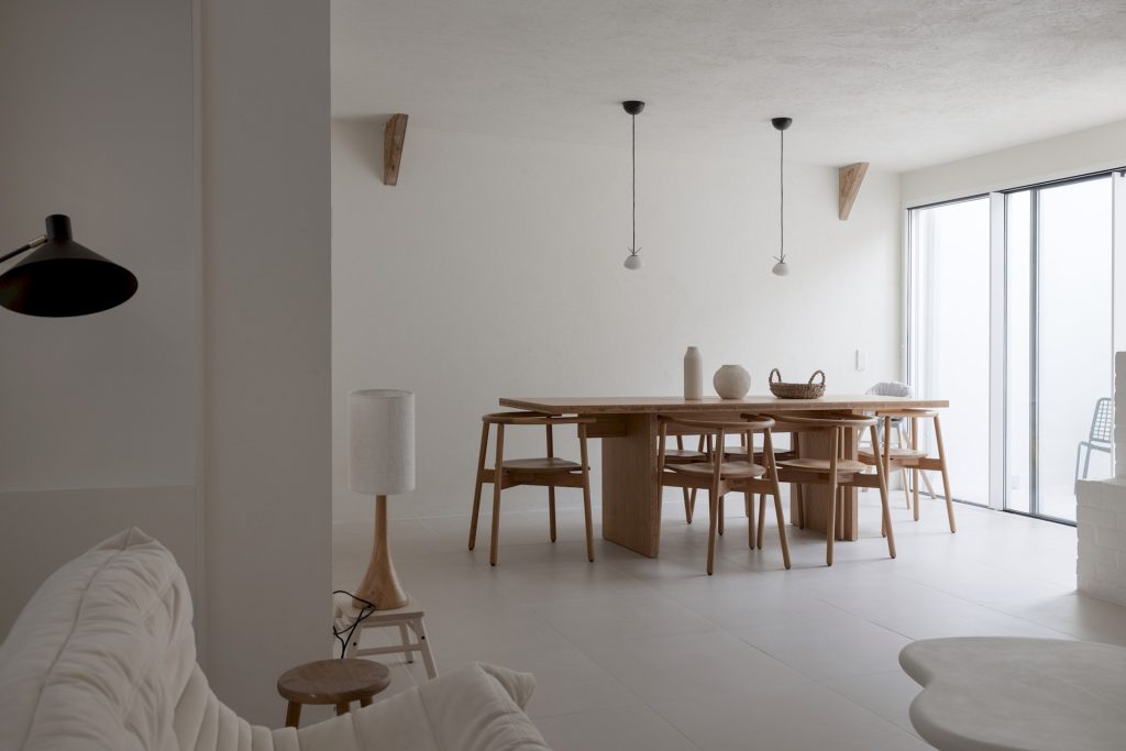 Gem Lisbon Rental Apartment, Architectural Gem in Santa Catarina, beautiful dinning room